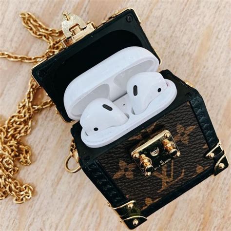 louis vuitton airpods trunk